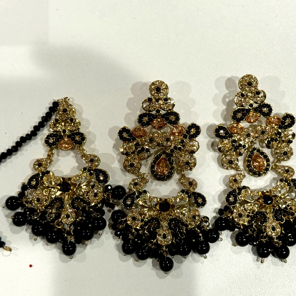 Black gold plated earrings and teeka set